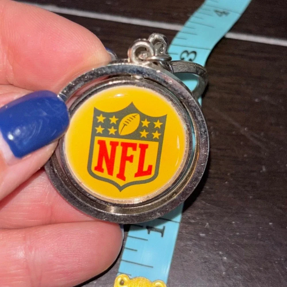 Indianapolis Colts NFL Spinner Keychain Silver‎ Tone Rotating Horseshoe Logo NFL
